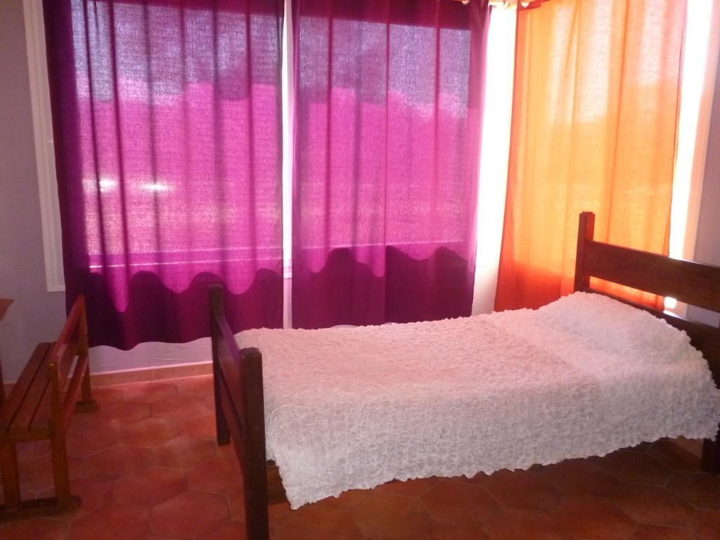 Hotel Le Couloubrier Ле-Мюи Номер фото