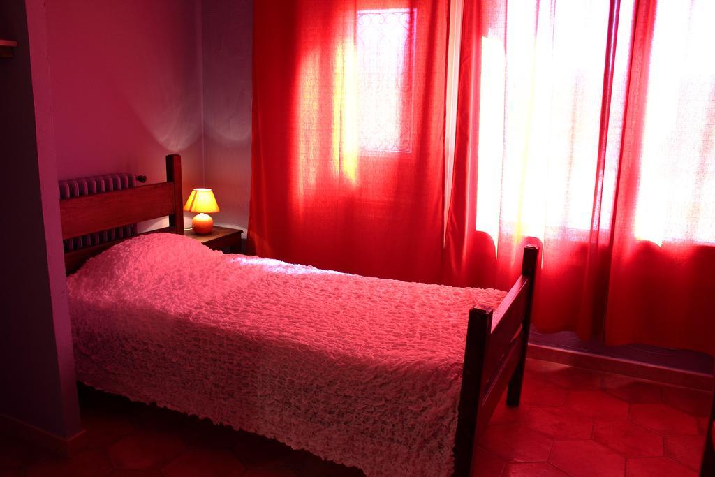 Hotel Le Couloubrier Ле-Мюи Номер фото